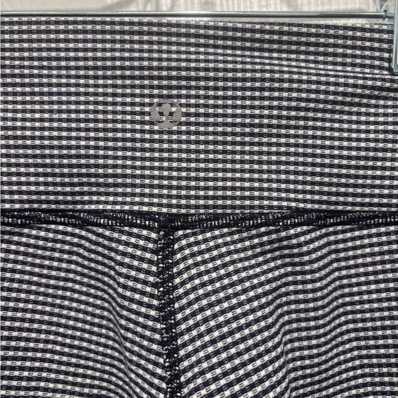 Lululemon Wunder Under Crop II (Roll Down)
Gingham Luon White Black Size 4. - Picture 7 of 7